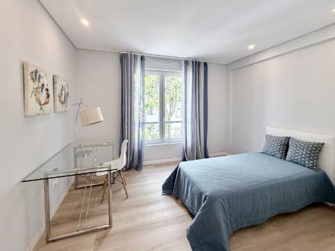 Apartamento T3+1 Centro de Carcavelos