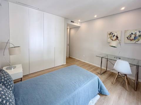 Apartamento T3+1 Centro de Carcavelos