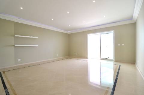 Apartamento T3 Duplex num Condominio Fechado em Cascais