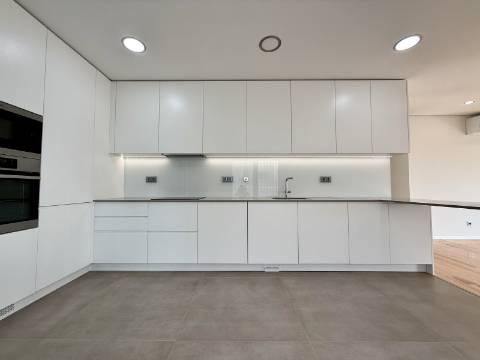 Apartamento T4 no novo empreendimento São João Residence