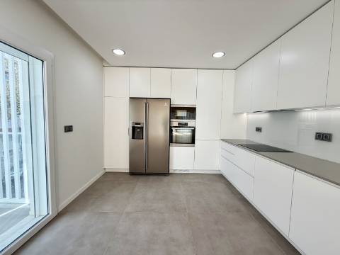 Apartamento T4 no novo empreendimento São João Residence