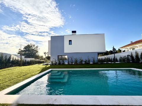Moradia T4 num condomínio em Manique, Cascais