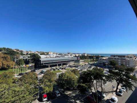 Apartamento T1 totalmente remodelado no centro do Estoril
