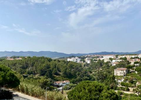 Penthouse T2 totalmente remodelada com vista mar e serra de Sintra, em Cascais