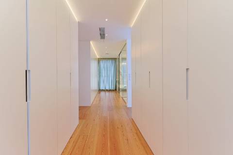 Triplex Penthouse T4 Contemporânea nas Avenidas Novas, Lisboa