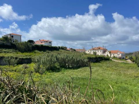 Terreno Urbano de 7.632 m² em Almocageme, junto à Serra de Sintra