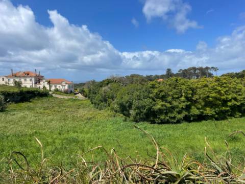 Terreno Urbano de 7.632 m² em Almocageme, junto à Serra de Sintra