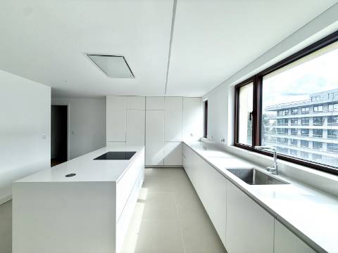 Apartamento T3 com vista mar na Quinta Marques Gomes