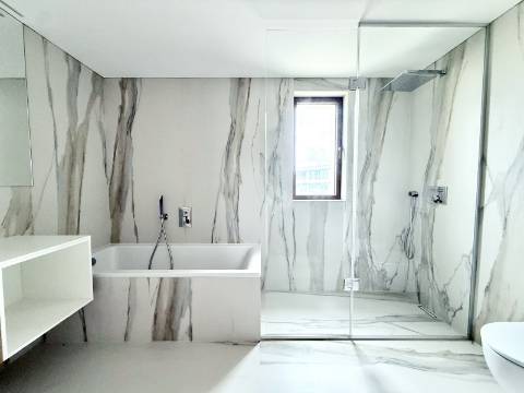 Apartamento T3 com vista mar na Quinta Marques Gomes