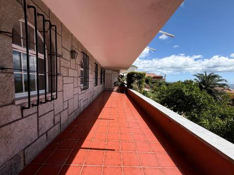 Apartamento T3 com vista mar no Monte Estoril