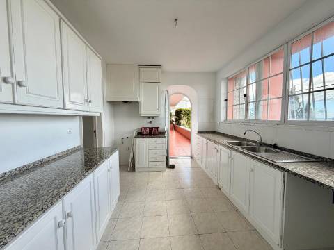 Apartamento T3 com vista mar no Monte Estoril
