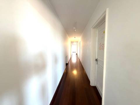 Apartamento T3 com vista mar no Monte Estoril