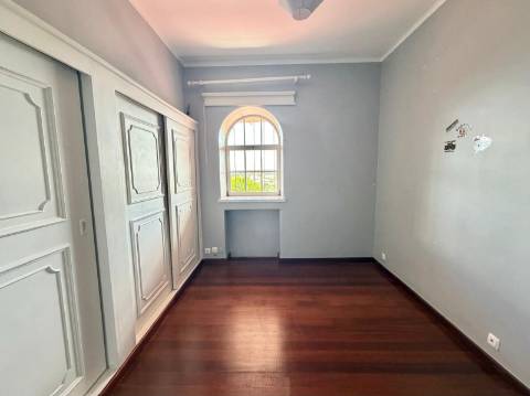 Apartamento T3 com vista mar no Monte Estoril