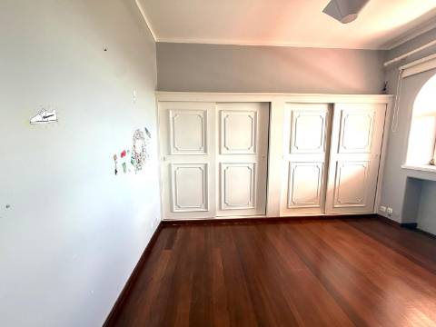 Apartamento T3 com vista mar no Monte Estoril