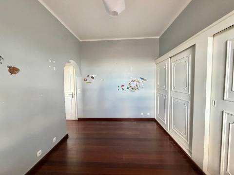 Apartamento T3 com vista mar no Monte Estoril
