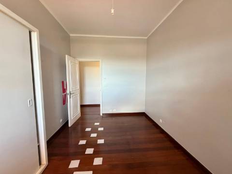 Apartamento T3 com vista mar no Monte Estoril