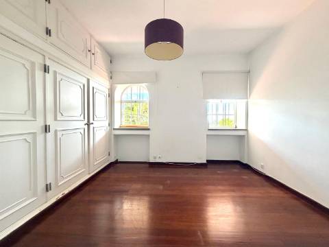 Apartamento T3 com vista mar no Monte Estoril