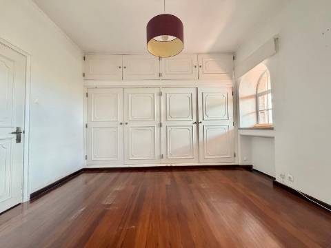 Apartamento T3 com vista mar no Monte Estoril