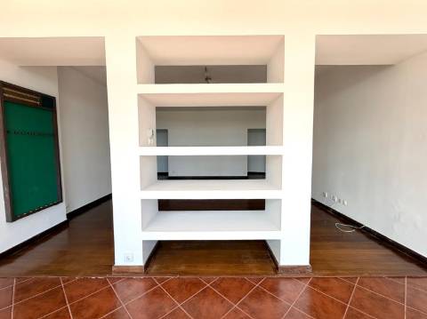 Apartamento T3 com vista mar no Monte Estoril