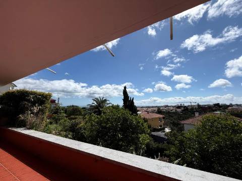 Apartamento T3 com vista mar no Monte Estoril
