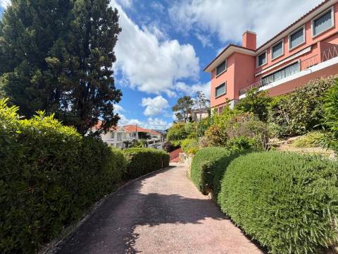 Apartamento T3 com vista mar no Monte Estoril