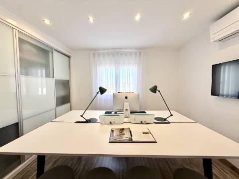 Moradia T4 com piscina e jardim privativo no Montijo