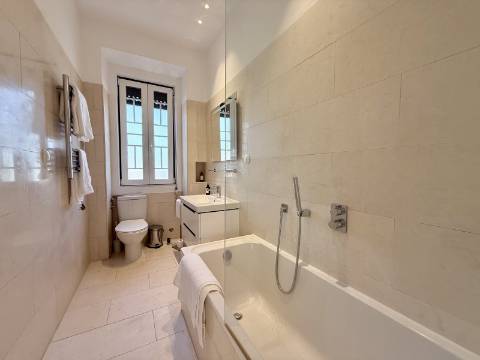 Apartamento T4 remodelado e mobilado no Centro Histórico de Cascais