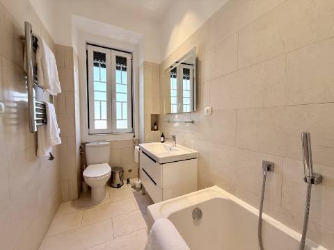 Apartamento T4 remodelado e mobilado no Centro Histórico de Cascais