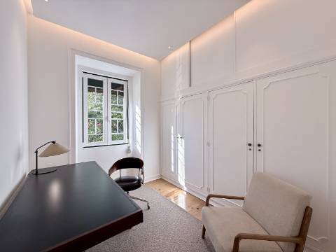 Apartamento T4 remodelado e mobilado no Centro Histórico de Cascais