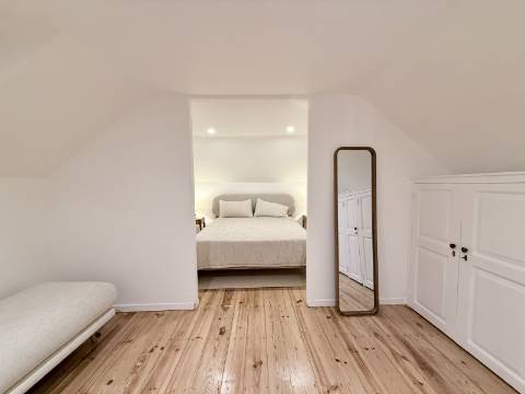 Apartamento T4 remodelado e mobilado no Centro Histórico de Cascais
