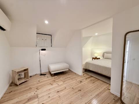 Apartamento T4 remodelado e mobilado no Centro Histórico de Cascais