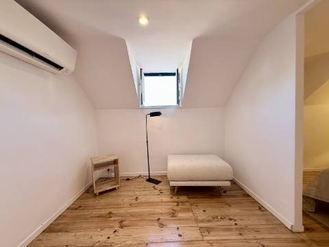 Apartamento T4 remodelado e mobilado no Centro Histórico de Cascais