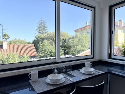 Apartamento T4 remodelado e mobilado no Centro Histórico de Cascais