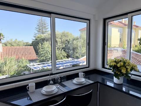 Apartamento T4 remodelado e mobilado no Centro Histórico de Cascais