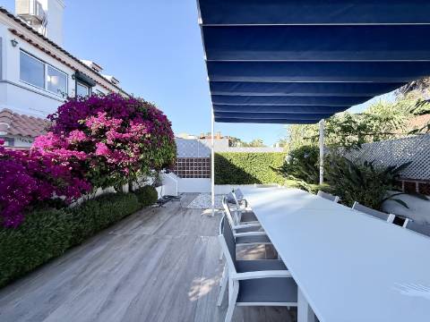 Apartamento T4 remodelado e mobilado no Centro Histórico de Cascais