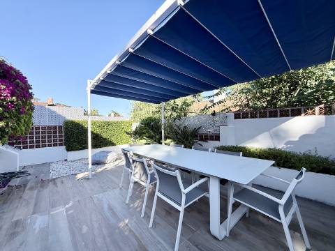 Apartamento T4 remodelado e mobilado no Centro Histórico de Cascais