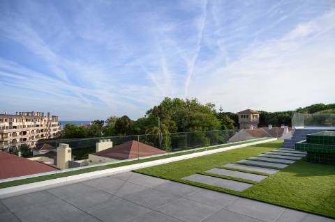 Penthouse Duplex T5 com vista mar no Estoril
