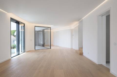 Penthouse Duplex T5 com vista mar no Estoril
