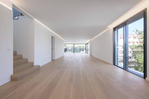 Penthouse Duplex T5 com vista mar no Estoril