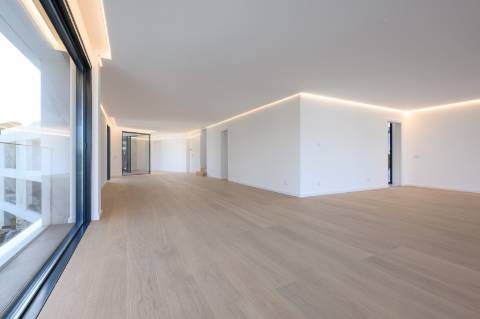 Penthouse Duplex T5 com vista mar no Estoril