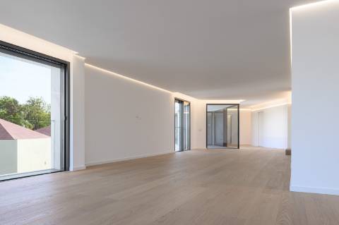 Penthouse Duplex T5 com vista mar no Estoril