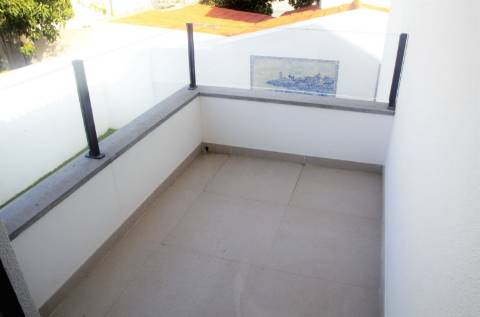 Moradia T4 Remodelada e Mobilada