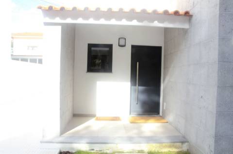 Moradia T4 Remodelada e Mobilada