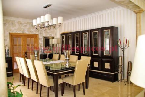 Moradia V6 Isolada com piscina