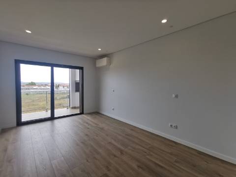Duplex T4+1 com box 2 carros