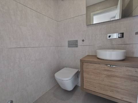 Duplex T4+1 com box 2 carros