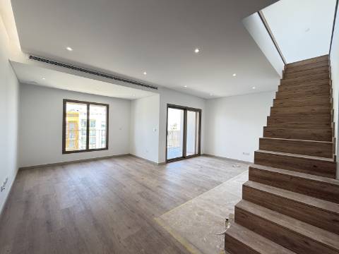 Duplex T3+1 Terraço 87 m2 + Box 4 Carros