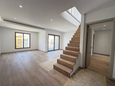 Duplex T3+1 Terraço 87 m2 + Box 4 Carros