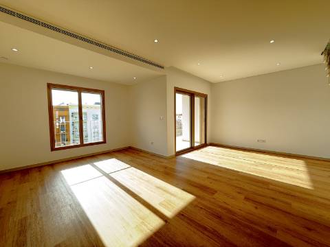 Duplex T3+1 Terraço 87 m2 + Box 4 Carros
