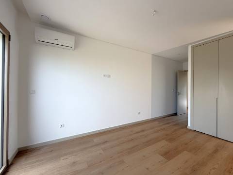 Duplex T3+1 Terraço 87 m2 + Box 4 Carros